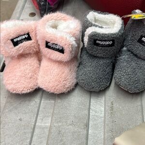 Myggpp Cozy Baby Booties - Soft Pink and Charcoal